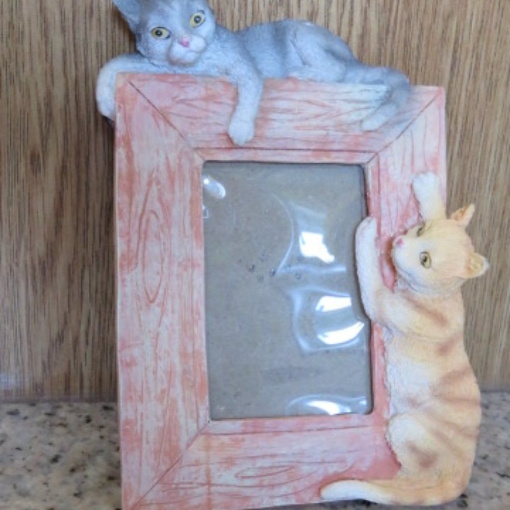 Resin CAT Photo Frame Mischievous Kitties! (F27)